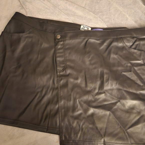 NWT Future Collection Faux Leather Mini Skirt - Picture 5 of 10